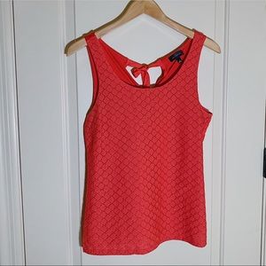 Short sleeve top with cute back tie